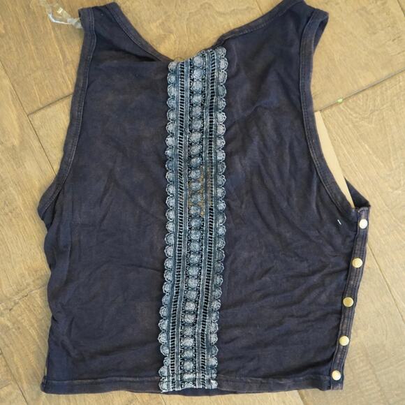 POL Snap Button Center Back Embroidered Tank Top Black Womens Size Small - Picture 3 of 6